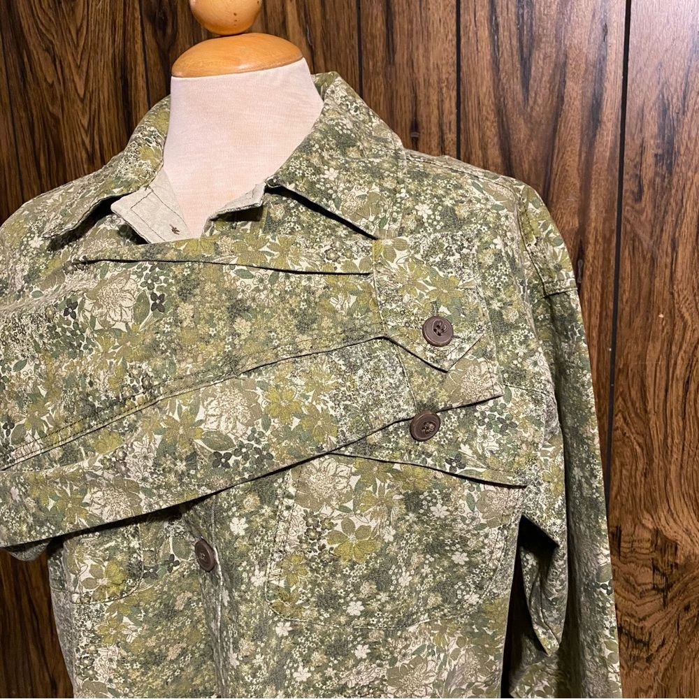 Wild Fable Green Floral Cropped Canvas Surplus Shacket - Picture 6 of 7